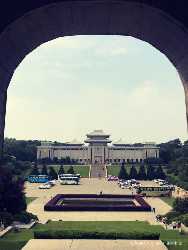 南京雨花台的美丽与哀愁，南京雨花台的美丽与哀愁，历史与现代的交织情感