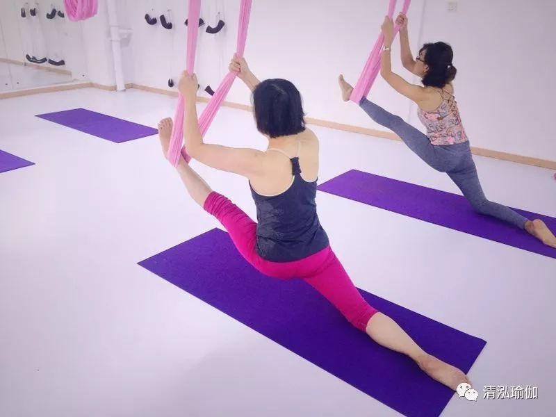 空中瑜伽,一种独特的身心修炼艺术,空中瑜伽,身心修炼的独特艺术