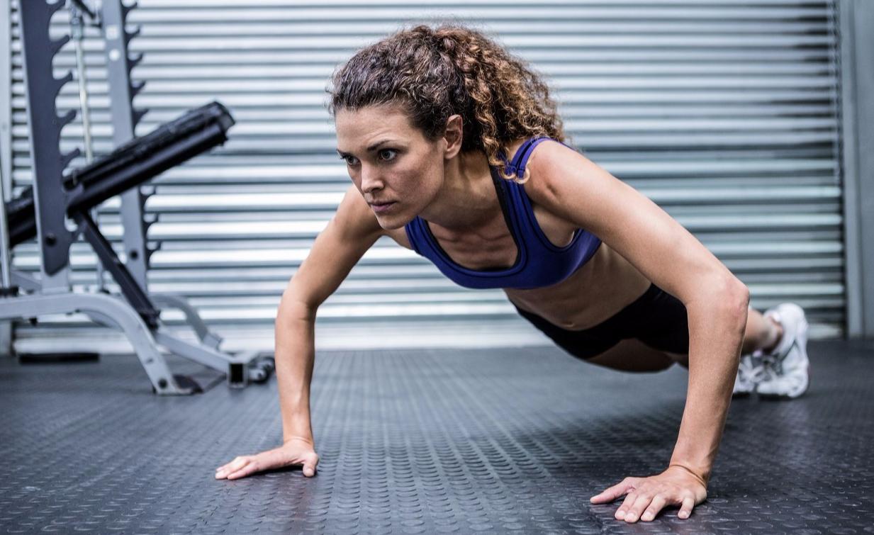 在家打造完美胸肌,哑铃锻炼胸肌动作指南,在家打造完美胸肌,哑铃锻炼胸肌动作全攻略