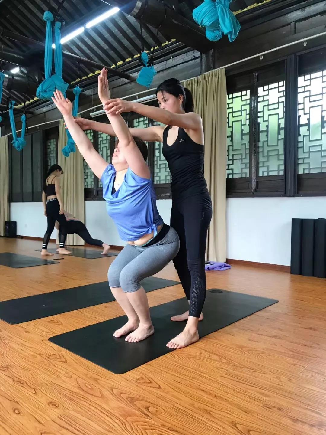 瑜伽教练,引领身心平衡的艺术,瑜伽教练,引领身心平衡的艺术之旅