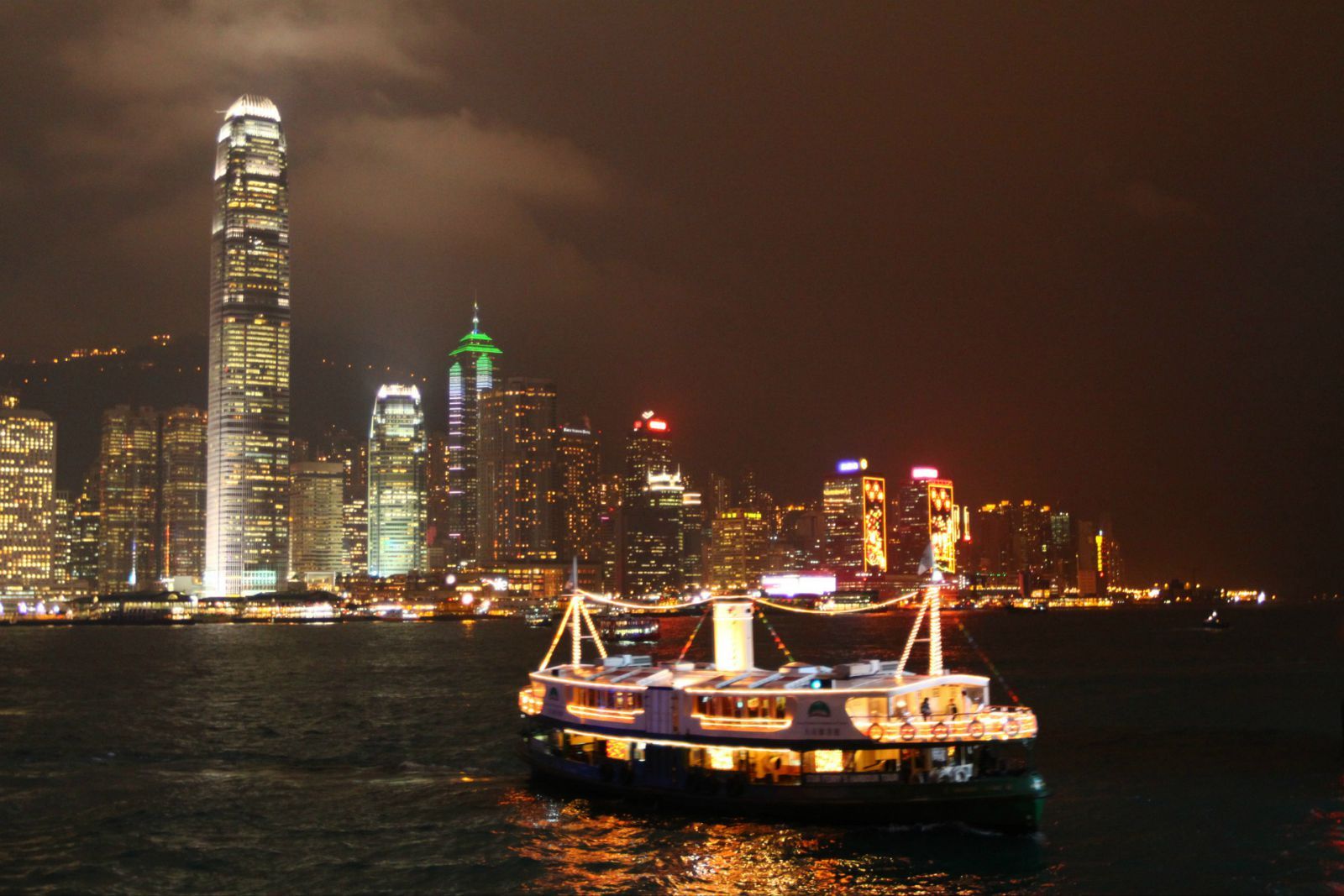 澳门一码一肖预测与星巴克集体罢工现象探讨，澳门预测与星巴克罢工现象探析