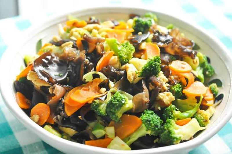 学炒菜做美食家常菜,从厨房新手到厨艺高手的转变,从厨房新手到厨艺高手,学炒菜,掌握家常菜制作技巧