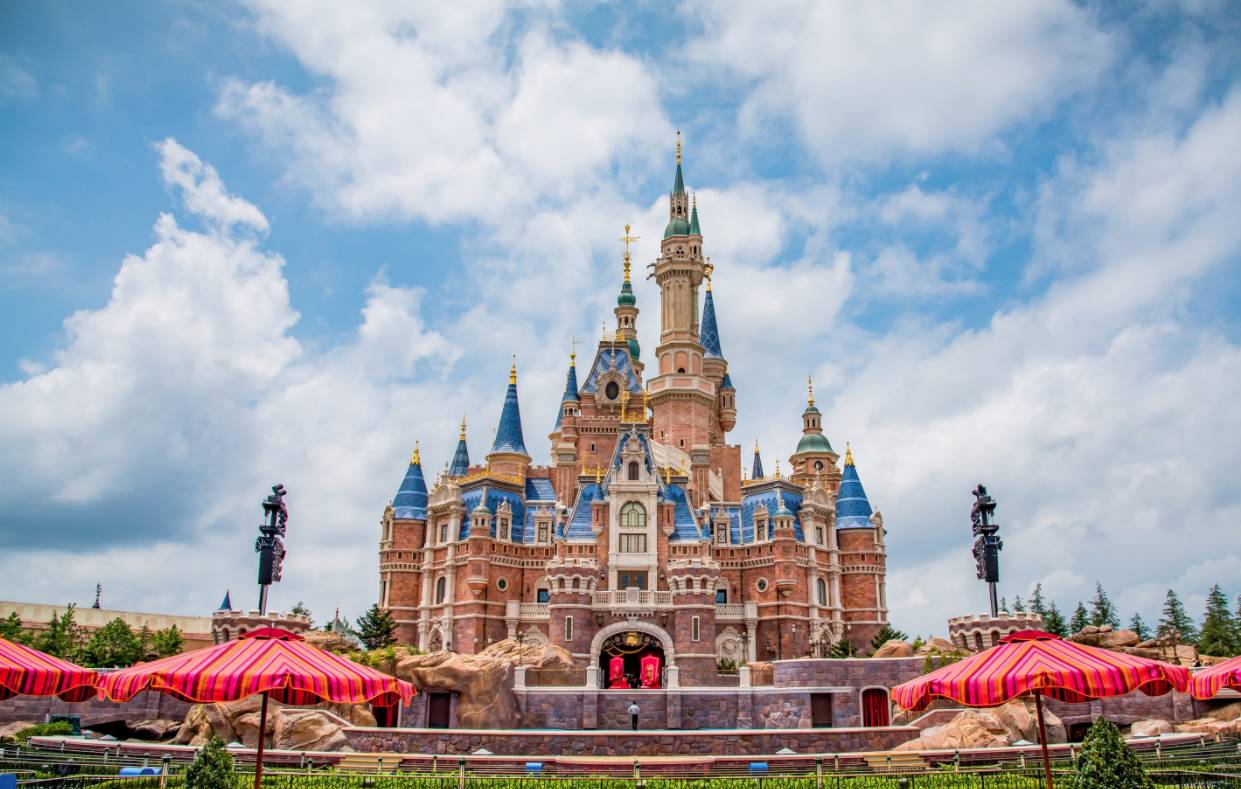 上海迪士尼乐园的特色，梦幻与现实的完美融合，上海迪士尼乐园，梦幻与现实交融的乐园体验