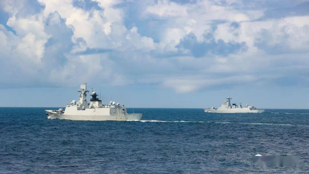 在大海中航行的扬州舰,荣耀与使命的交织,扬州舰,荣耀与使命的交织——大海中的航行守护者