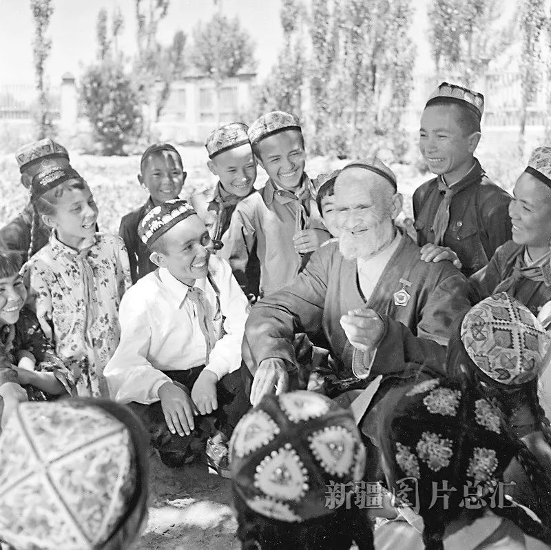 辽宁舰与库尔班的壮丽交响,中国海军力量的双重展现,辽宁舰与库尔班的华丽乐章,中国海军力量的双重展现