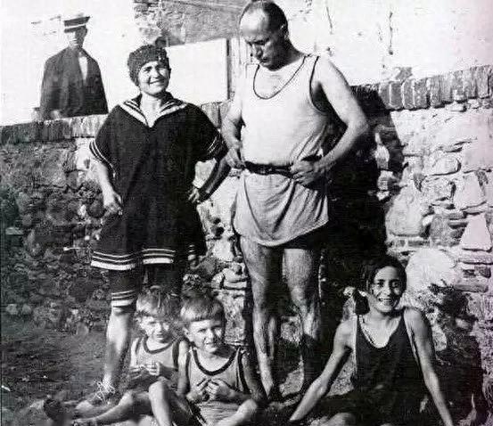 男生登记兵役，强制与否的探讨，男生登记兵役，强制与否的争议探讨