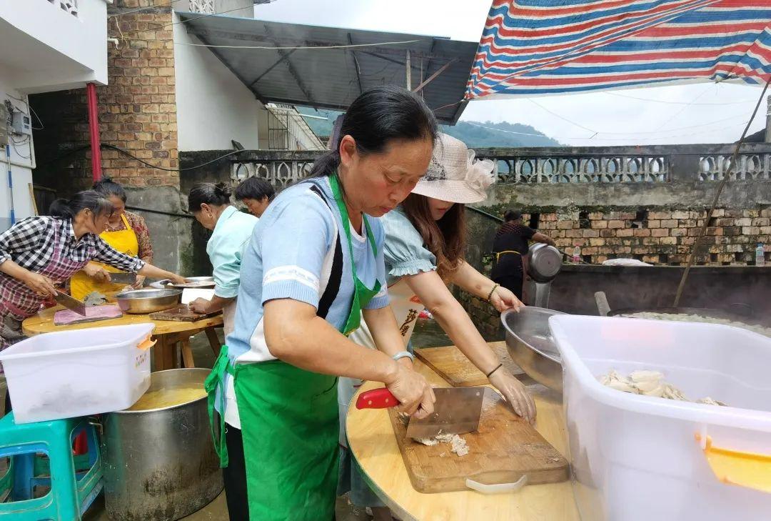 参加民兵,自愿还是强制的?,民兵参与,自愿还是强制?