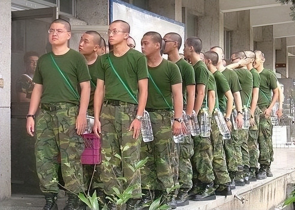 台湾男性都要服兵役吗？——探究台湾兵役制度，台湾兵役制度探究，男性是否必须服兵役？