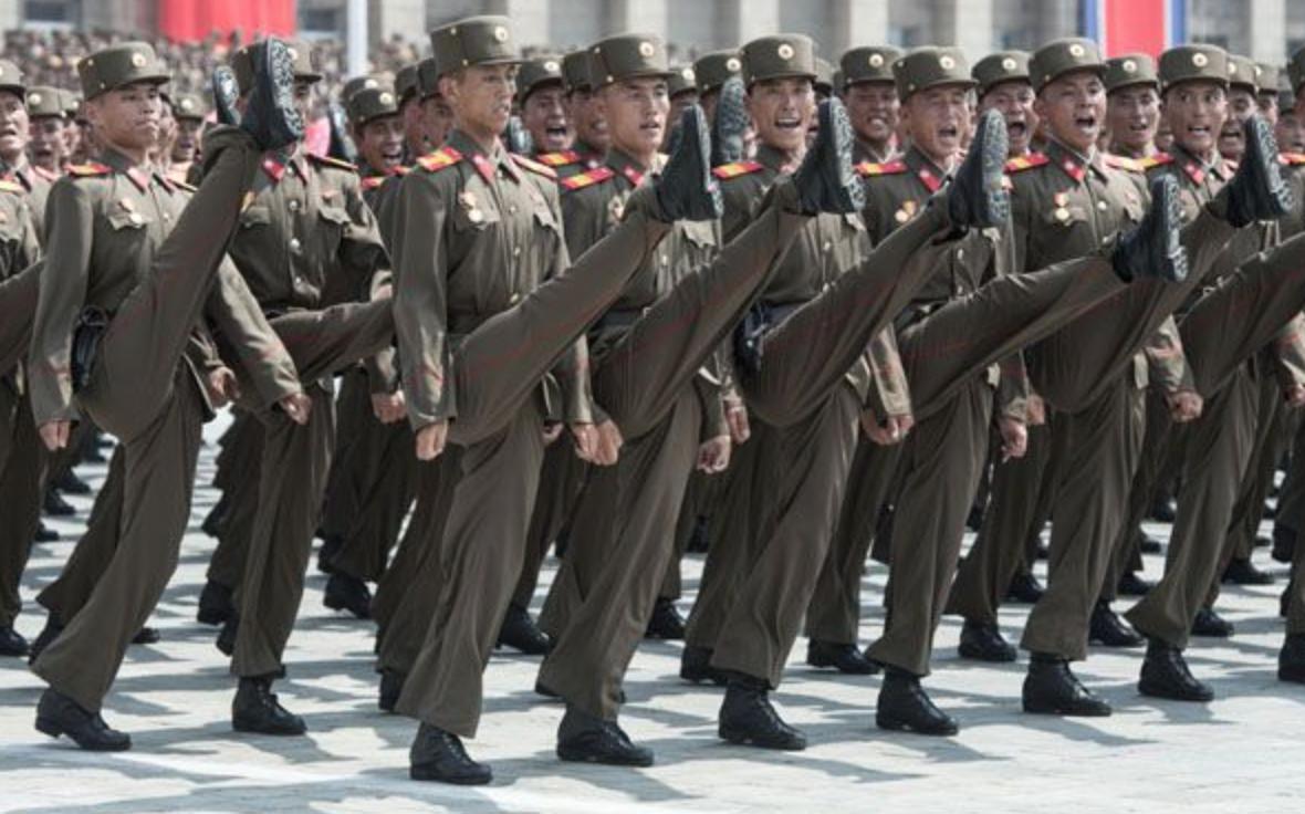 朝鲜阅兵正步改变的背后原因探究，朝鲜阅兵正步改变背后的深层原因探究