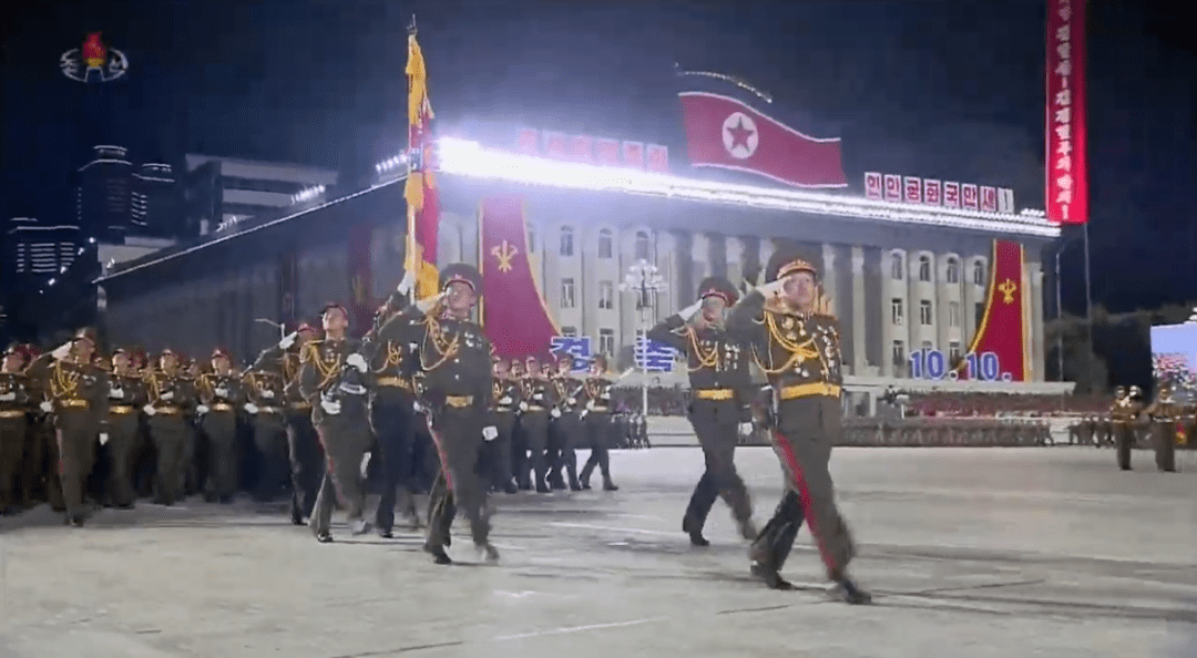 震撼人心的瞬间,2020年朝鲜凌晨阅兵视频回顾,震撼瞬间再现,2020年朝鲜凌晨阅兵式回顾