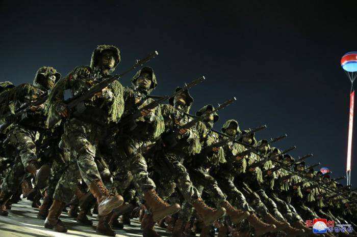 朝鲜为什么晚上大阅兵,探究背后的原因与意义,朝鲜夜间阅兵背后的原因与意义探究