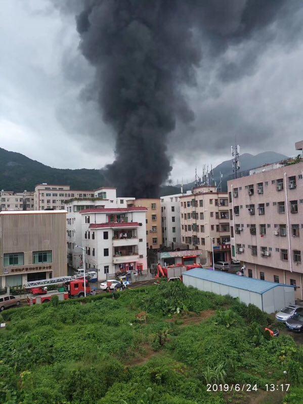 深圳住宅爆炸大火扑灭,英勇救援与事故反思,深圳住宅爆炸大火救援行动与事故反思