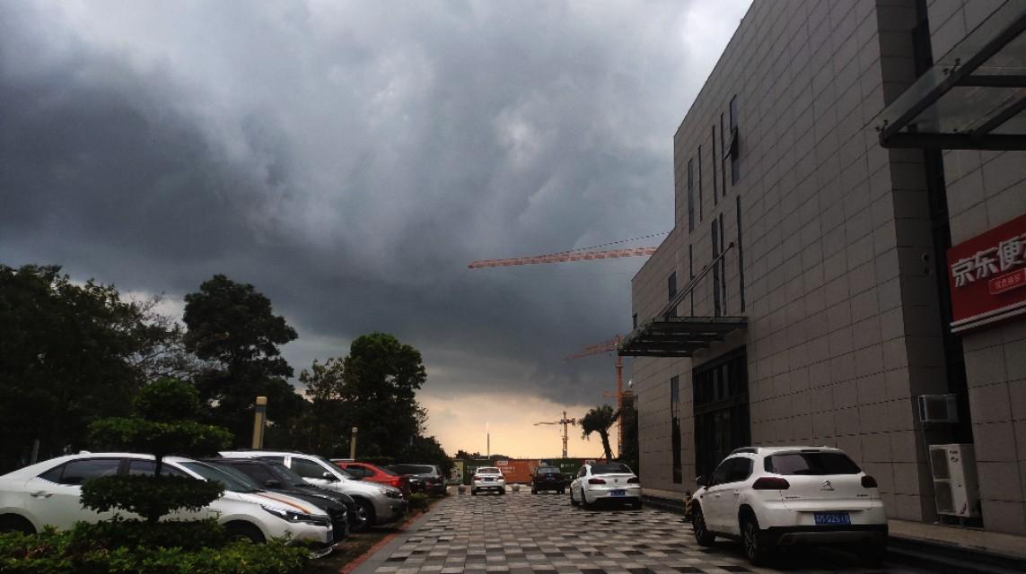 北海市台风最新消息，如何应对台风带来的挑战与影响，北海市台风最新动态及应对挑战与影响策略