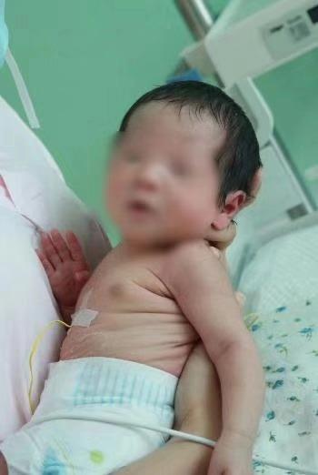 最新消息揭示，被丢弃的女婴背后的故事与进展，被遗弃女婴最新动态与背后故事揭秘