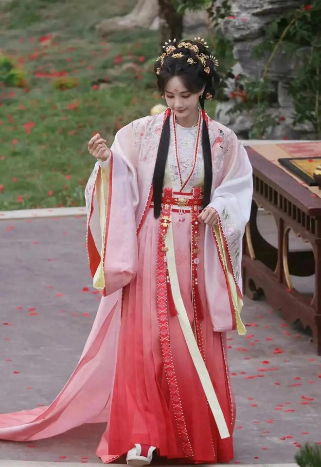 最新古装,重塑古代风采的魅力时尚,古装魅力重塑,古代风采的时尚之选