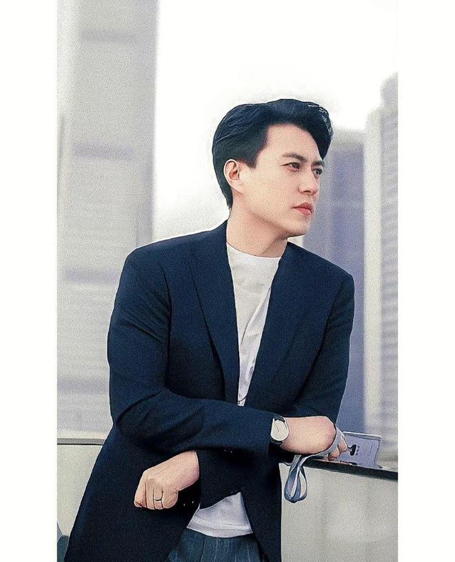 靳东最新消息,影视巨星持续发光发热,靳东持续发光发热,影视巨星最新动态揭秘