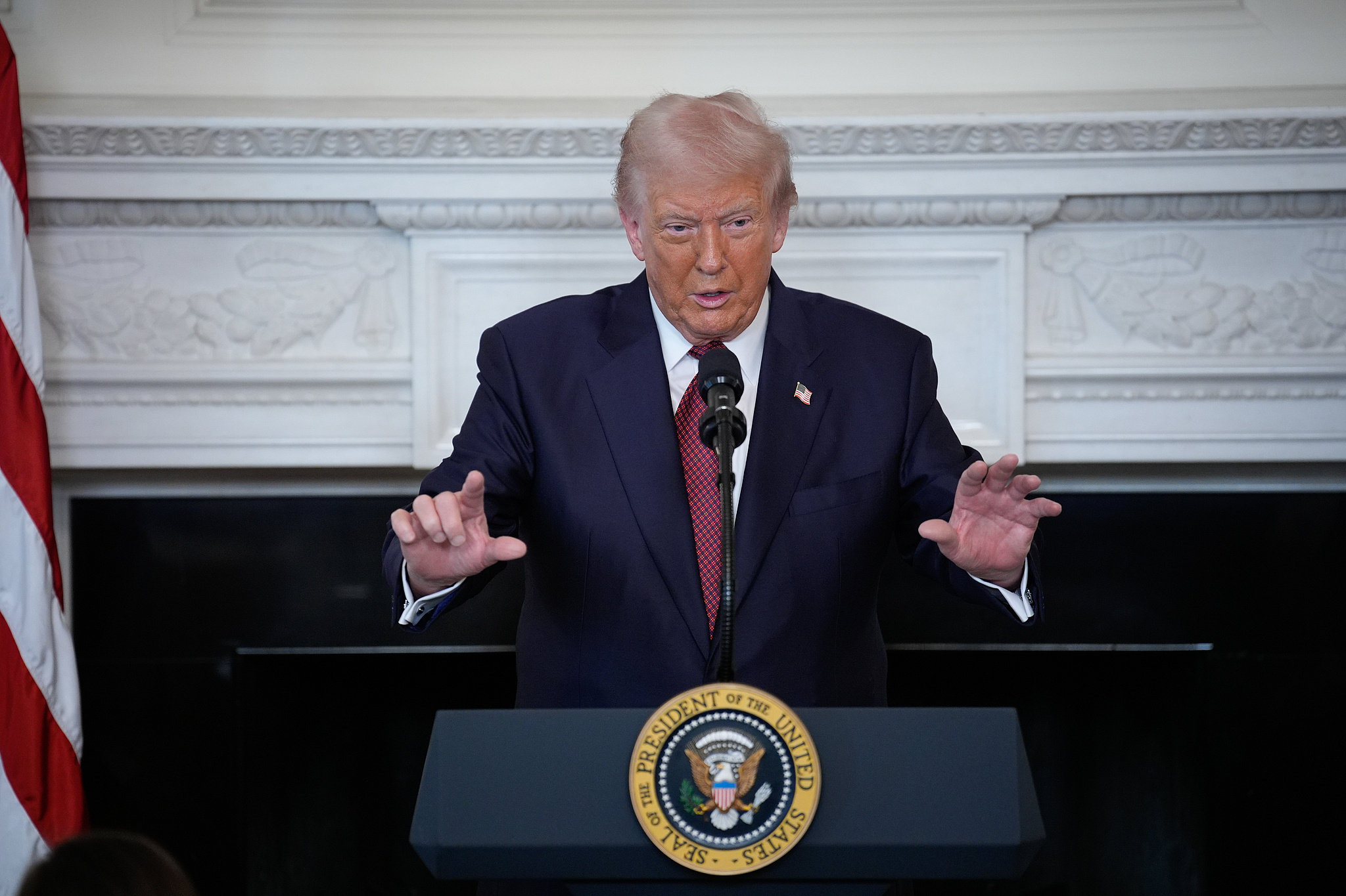 特朗普最新新闻,政策动向、争议焦点与公众反应,特朗普最新动态,政策动向、争议焦点引发公众热议